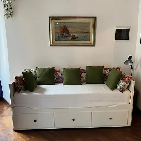 Luxury Central Flat River View