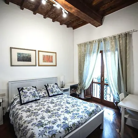 Luxury Central Flat River View Daire Floransa