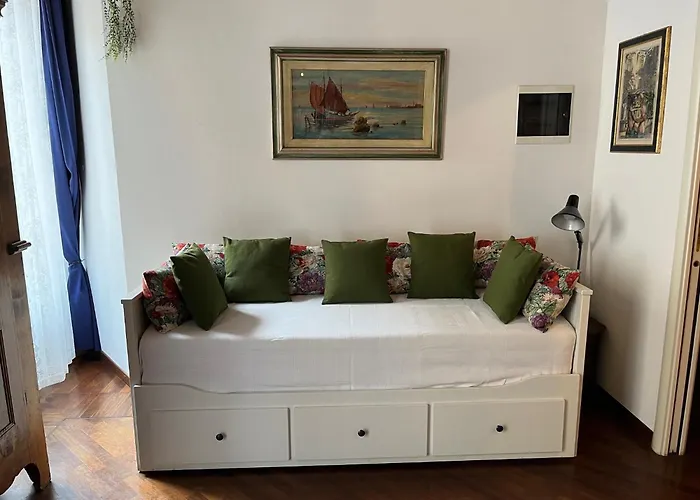 Luxury Central Flat River View